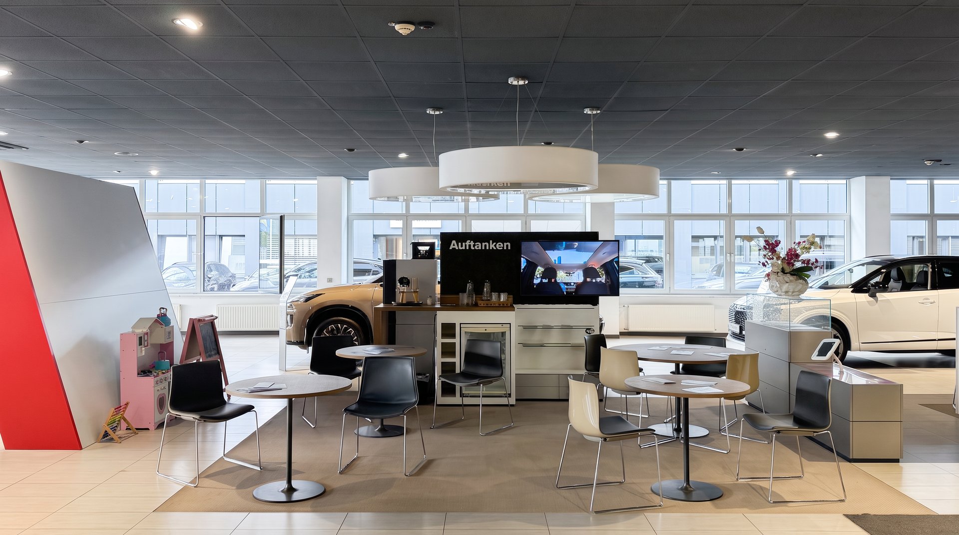 Kundenlounge im Auto Emotion Showroom